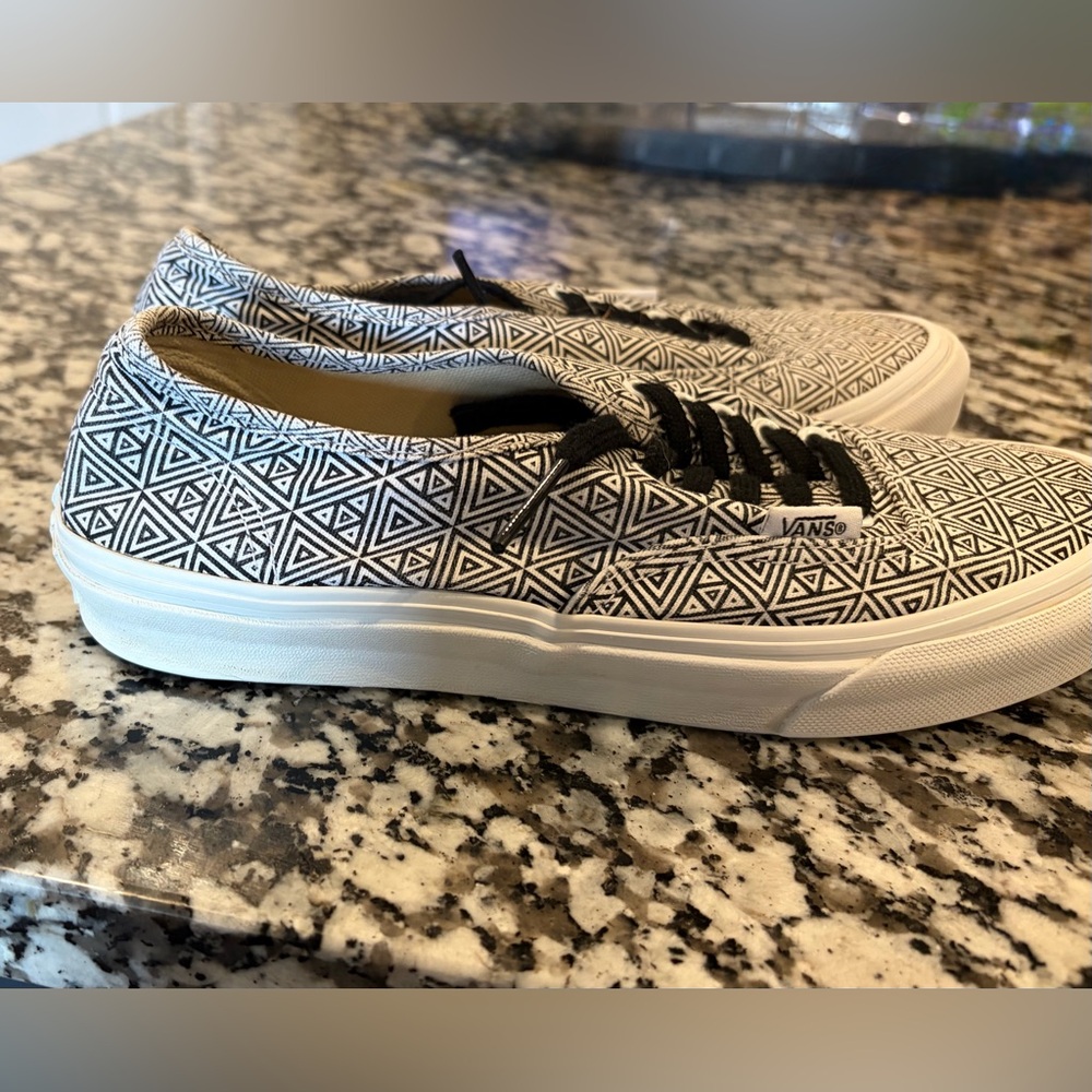 Vans Black and White Geometric pattern shoes